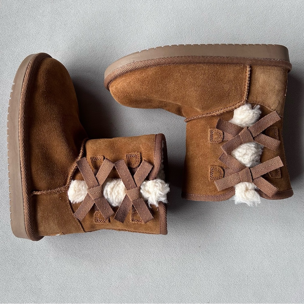 Koolaburra by Ugg ~ Victoria Short ~ Youth Size 13